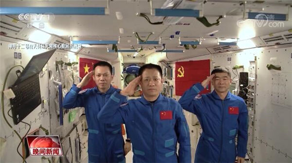 神舟十二号的3名航天员聂海胜、刘伯明、汤洪波从太空发来祝福