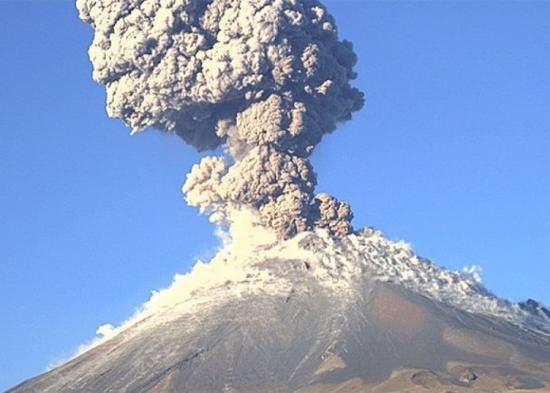 墨西哥火山24小时喷三次恐有大喷发 威胁2千万居民