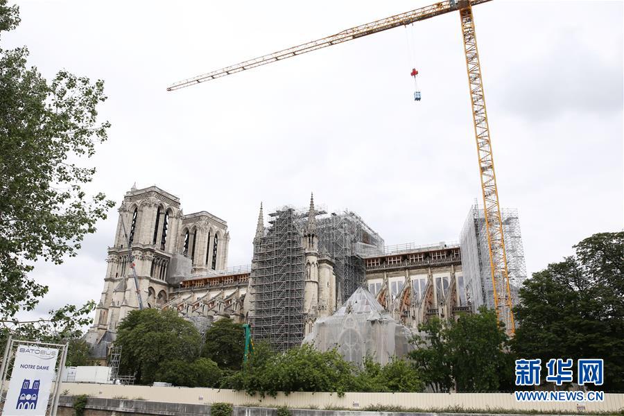 （国际）（2）法国考虑将“按原样”重建被烧毁巴黎圣母院塔尖