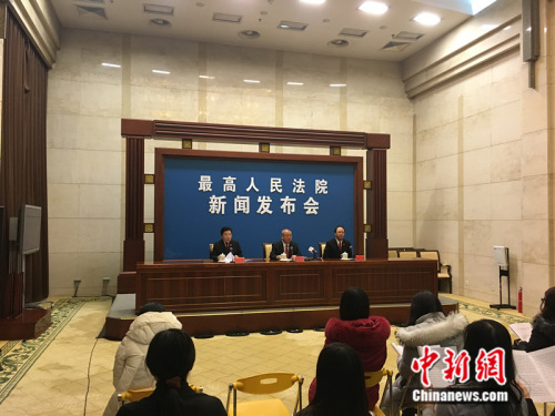 　1月11日上午，最高人民法院在北京举行新闻发布会，发布《最高人民法院关于审理商标授权确权行政案件若干问题的规定》相关内容并回答记者提问。 汤琪 摄