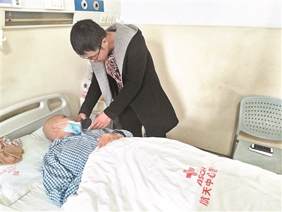 目前，范林俊的妻子王爱在航天中心医院进行化疗.jpg