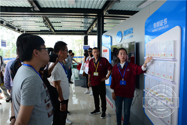 采访团了解迪弗电工情况 采访团了解迪弗电工情况