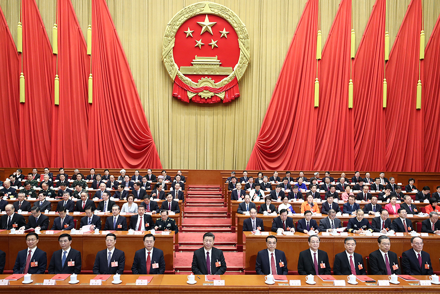 3月20日，第十三届全国人民代表大会第一次会议在北京人民大会堂闭幕。习近平等党和国家领导人在主席台就座。 新华社记者 鞠鹏 摄.jpg