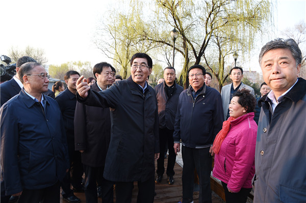 4月20日，省委书记巴音朝鲁在吉林市松花江百里生态长廊工程（滨江公园段慢行系统）项目地调研。