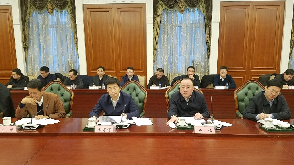 吉林省安委会办公室主任、省安监局局长(右二)主持会议