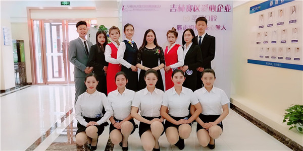 吉林赛区组委会主席姜佳矣与选手代表.jpg 吉林赛区组委会主席姜佳矣与选手代表.jpg