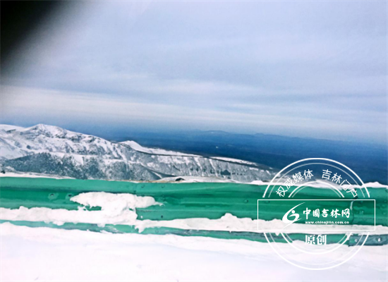 防护栏外断崖陡峭 防护栏外断崖陡峭