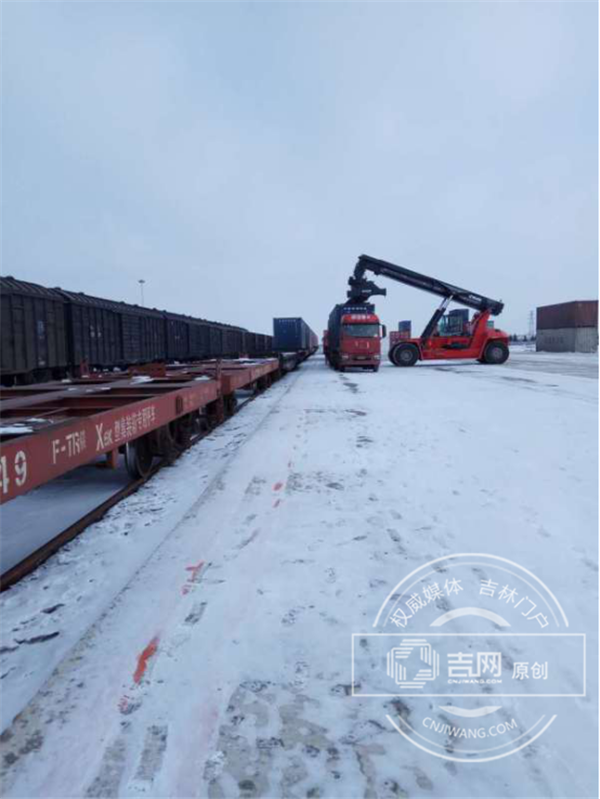 作业中的吊车 作业中的吊车