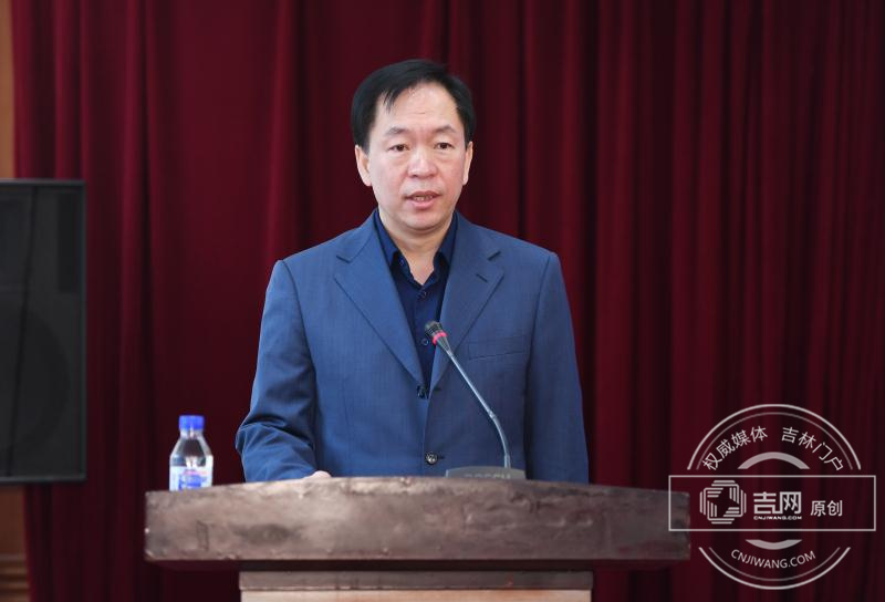 吉林省新媒体协会首任会长、吉林新闻网站主任佟德军做了表态发言