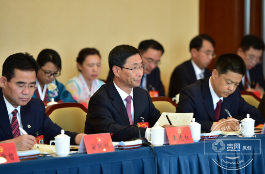 　各位代表认真讨论《中国共产党吉林省第十届委员会报告》