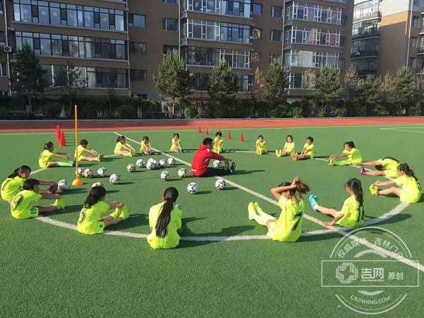 长春女足青训深入校园 4所小学被授予青少年女足训练基地