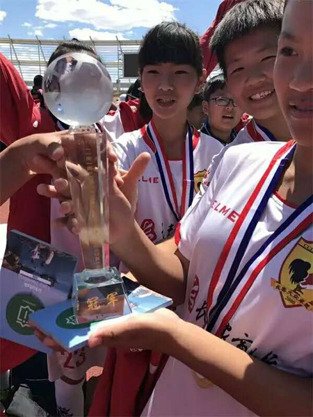 击败石家庄女足 大众卓越女足U-13队获得冠军