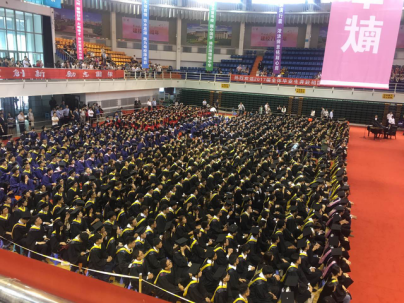 吉林大学两千名学子参加学位授予仪式