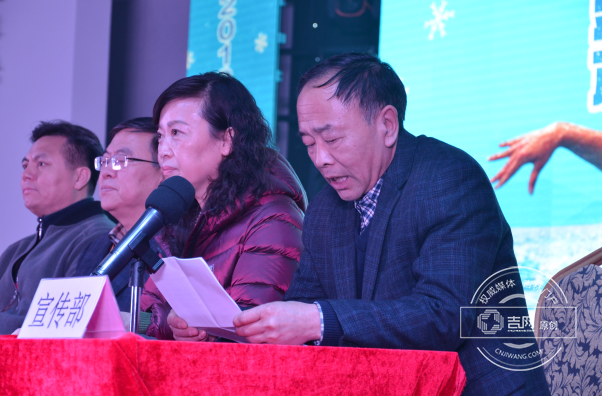 敦化市委宣传部副部长姜兆兴主持新闻发布会