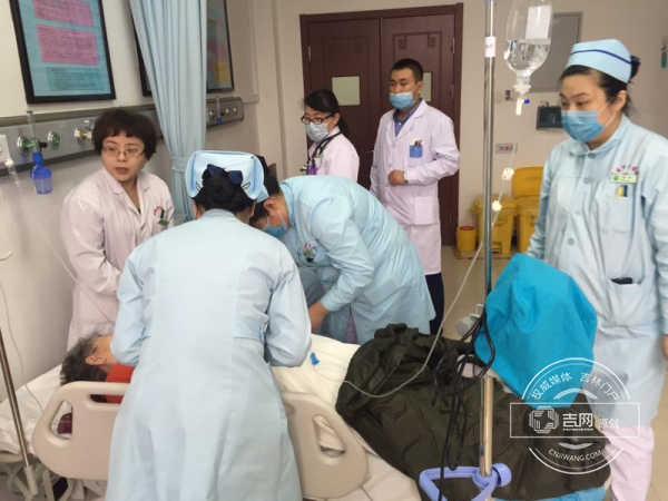 3月7日早上一位老年患者被送到长春市中医院，生命垂危