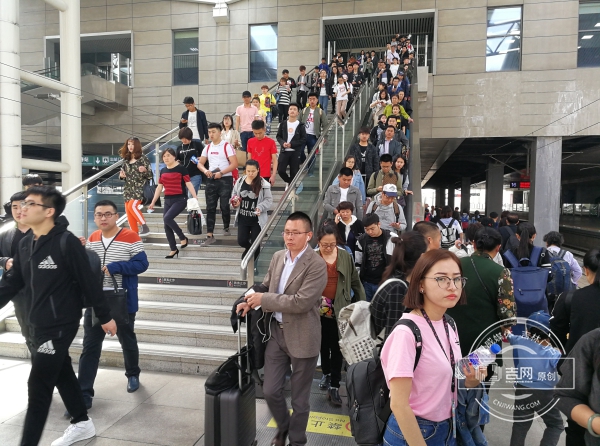 长春站迎来客流高峰28日预计发送旅客14.5万人次