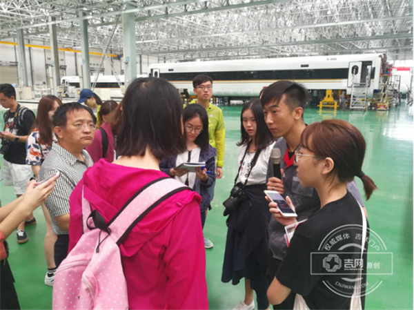 香港传媒学子走进中车长客 探访中国制造“亮丽名片”！(3)875.png