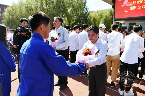 长春职业技术学校隆重举办表彰大会为教师节献礼