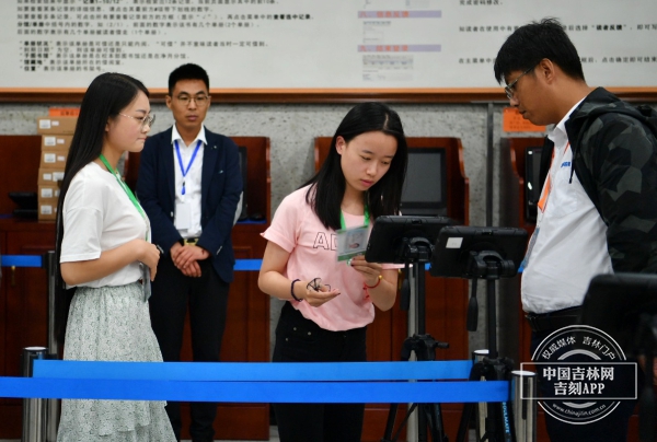 高考 阅卷.jpg 高考 阅卷.jpg