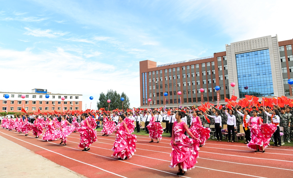 长职校欢庆教师节 为新中国成立70周年献礼