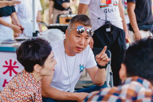 长影新片《青春作伴好还乡》导演赵琦 长影新片《青春作伴好还乡》导演赵琦