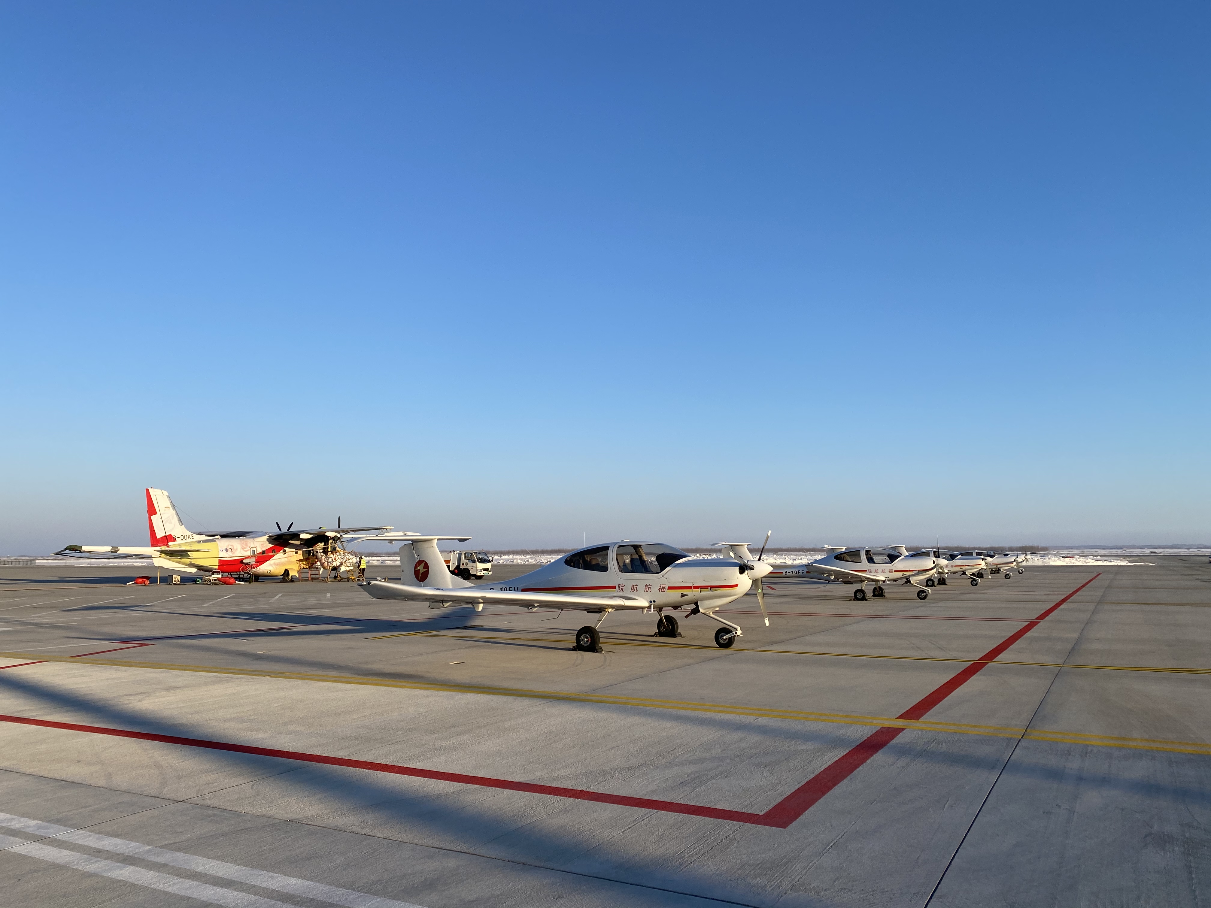 吉林省首架"钻石-40ng飞机"在松原机场完成组装并投入