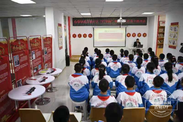 东北师大附中明珠学校开展青少年志愿者学习雷锋活动