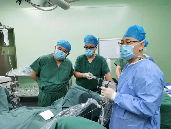 省人民医院泌尿外科成功完成院内首例精囊镜微创手术