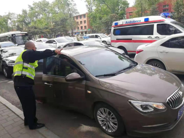 异地患者急需就医 吉林高速公安警车开路引导入院