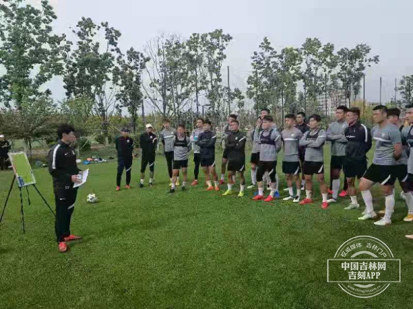 亚泰回家首次公开训练 主帅陈洋：希望我们的努力，能够让长春球迷感到快乐