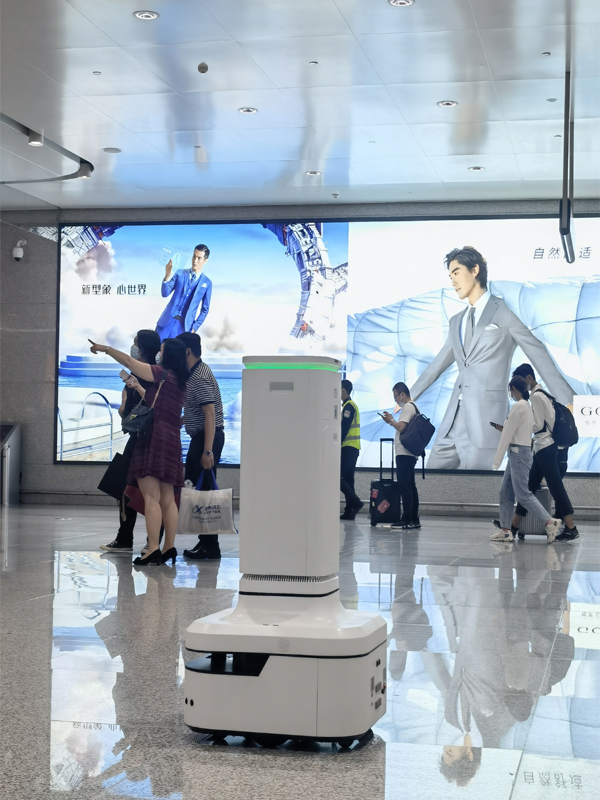 长春机场引进空气消杀机器人 智能化助力疫情防控