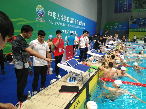 奥运明星在全运丨全运会游泳馆偶遇俩奥运冠军 看看张雨霏“像不像”王祖贤？