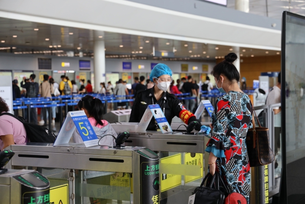 双节期间 吉林机场集团从“心”出发 让旅客的出行更安心
