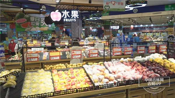 超市内环境干净整洁,生活物资一应俱全。 超市内环境干净整洁,生活物资一应俱全。