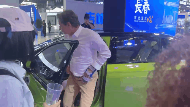 试驾.gif 试驾.gif