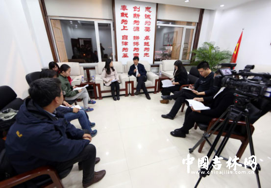 第八届全国网络媒体吉林行记者采访通化市委常委、梅河口市委书记王爱明 第八届全国网络媒体吉林行记者采访通化市委常委、梅河口市委书记王爱明