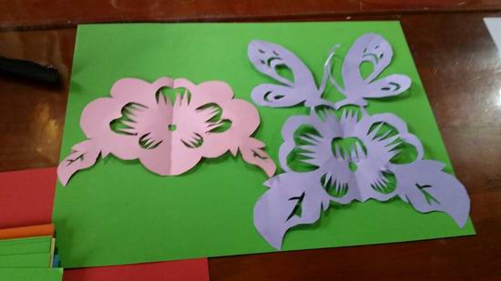 左边小红花为本网记者剪纸作品 左边小红花为本网记者剪纸作品