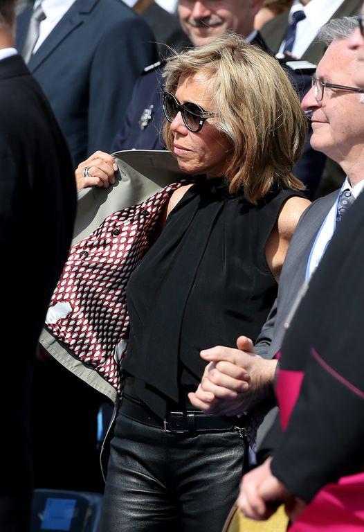 大老公25岁又怎样！法国总统马克龙时尚妻穿起来就不像64岁