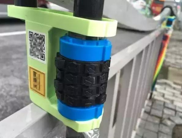 共享雨伞尴尬了！企业：丢得太多 市民：押金太贵