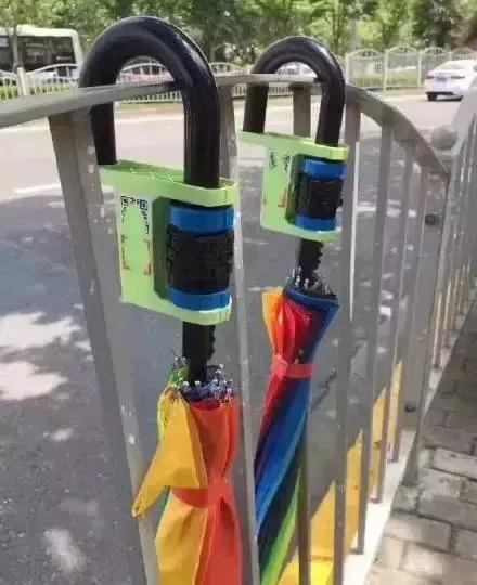 共享雨伞尴尬了！企业：丢得太多 市民：押金太贵