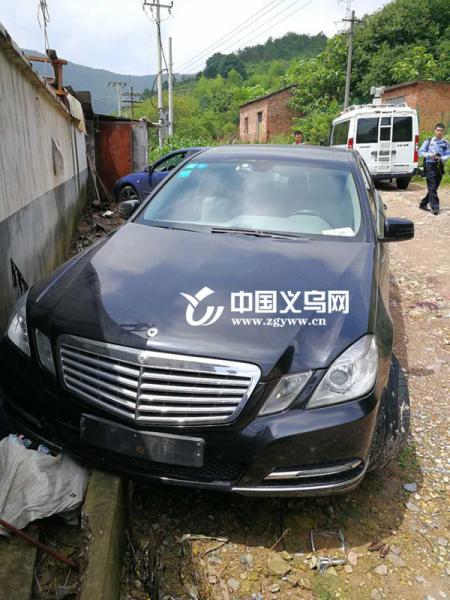 15岁少年偷了辆奔驰 只为把妹和炫富