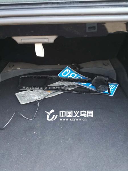 15岁少年偷了辆奔驰 只为把妹和炫富