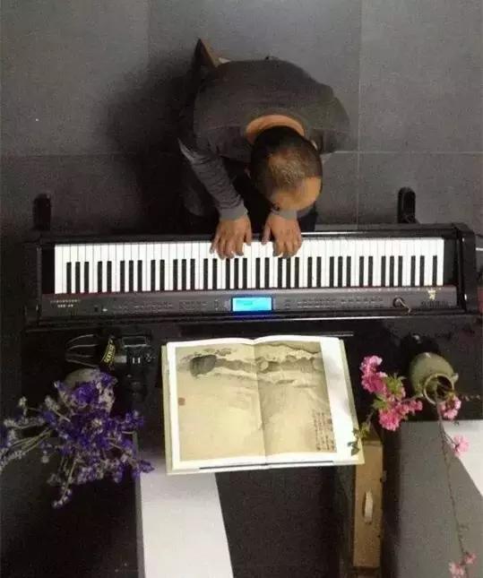 窦唯：魅力在骨头里，与皮相无关