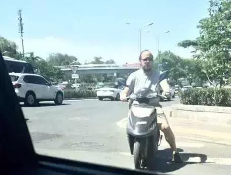 窦唯：魅力在骨头里，与皮相无关