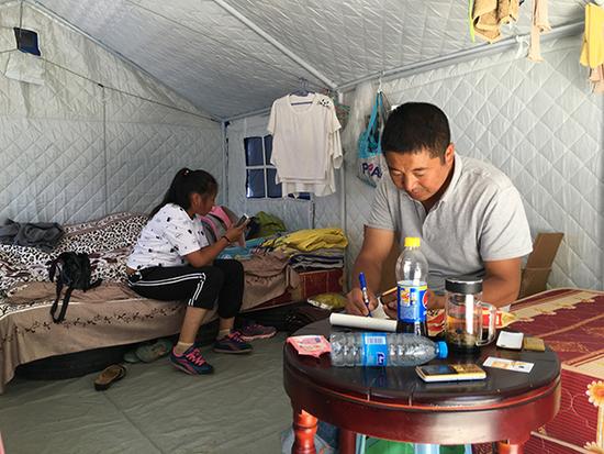 九寨沟震后一个月:景区仍关闭 店铺生意大不如前