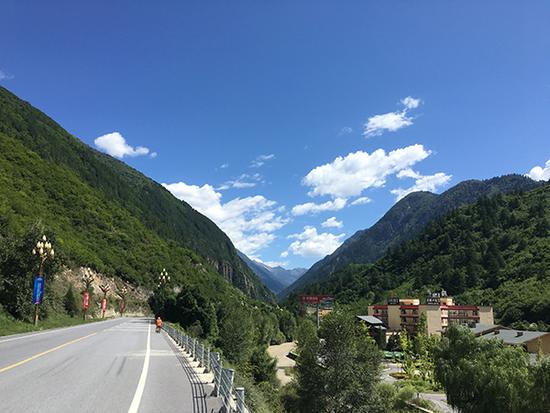 九寨沟震后一个月:景区仍关闭 店铺生意大不如前