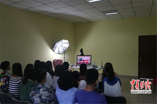 网红学院实为实训班 学员并非清一色锥子脸