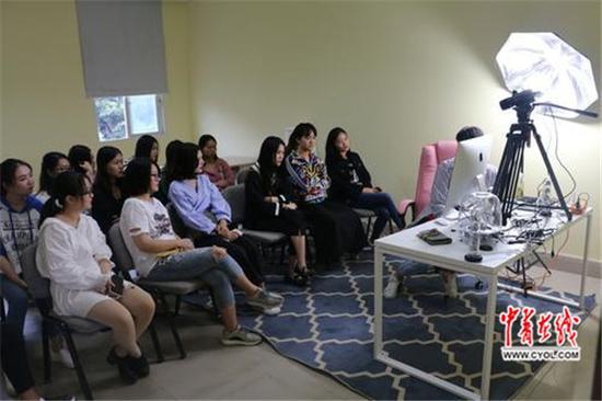 网红学院实为实训班 学员并非清一色锥子脸