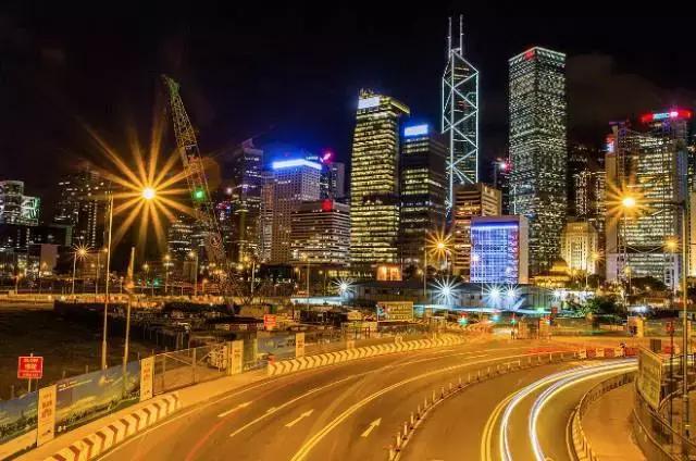 12月1日起深圳过香港入境的旅客，到口岸旅检大厅接受边防检查