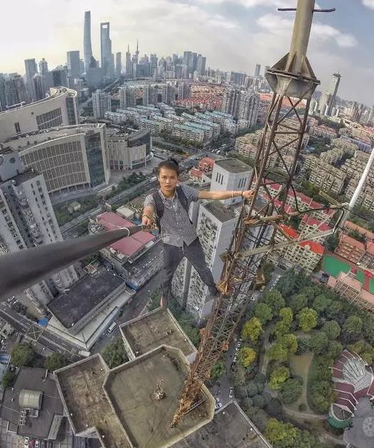 △吴永宁极限运动。图片来源吴永宁微博 △吴永宁极限运动。图片来源吴永宁微博